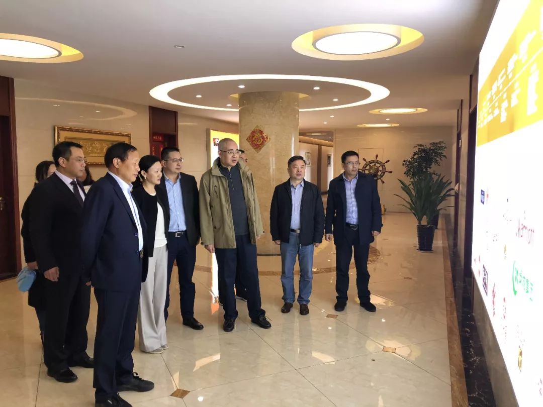近期,梅林股份党委委员,冠生园总经理吴坚与梅林股份总裁助理师敏