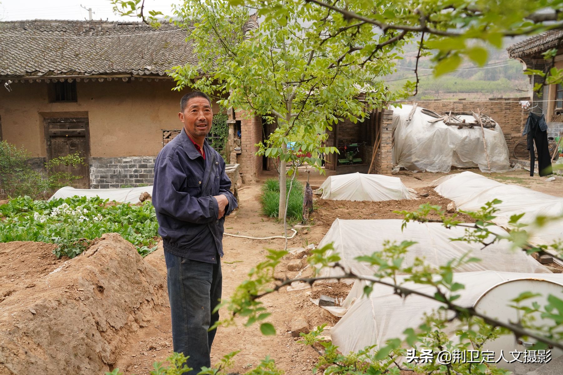 陕西农民大哥从儿子百万住宅偷偷溜回家,他说出原因让人发笑