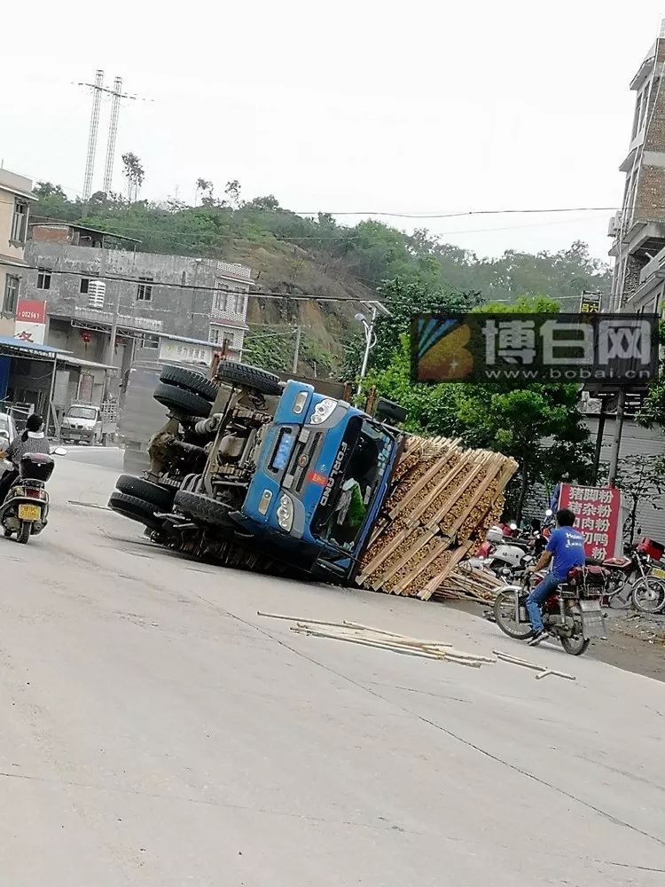 翻车!翻车!博白司机请小心