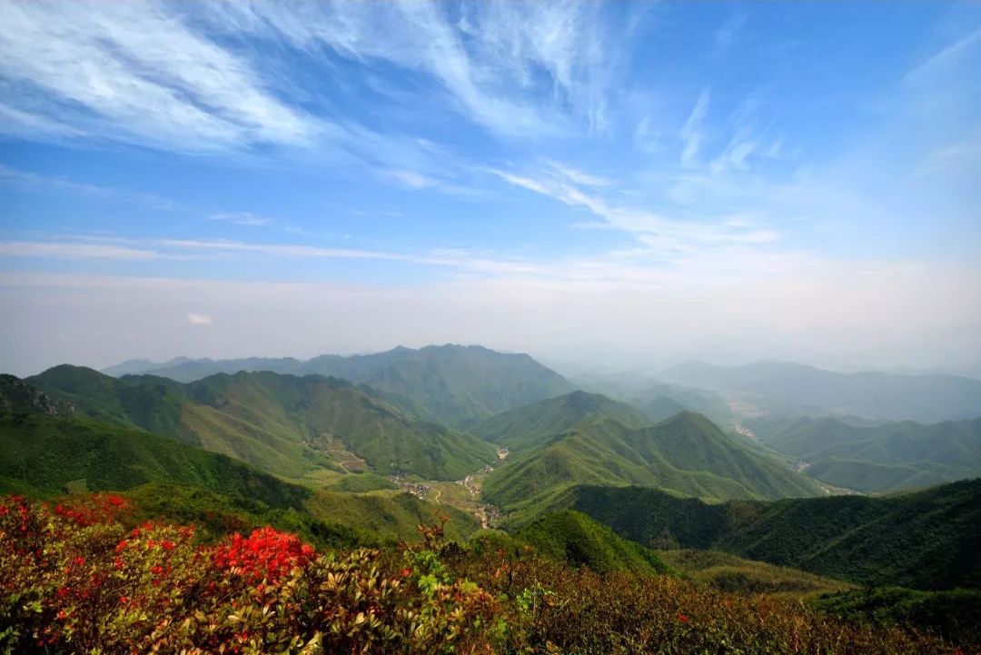 湛蓝的天空,纯白的云彩 龙游人民千呼万唤的六春湖索道预计将于今年