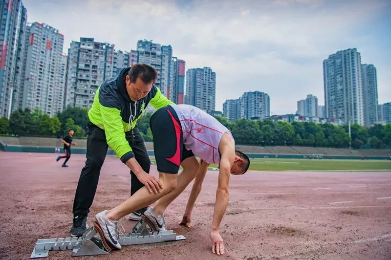 綦江跑出来一位国家田径一级运动员!_训练