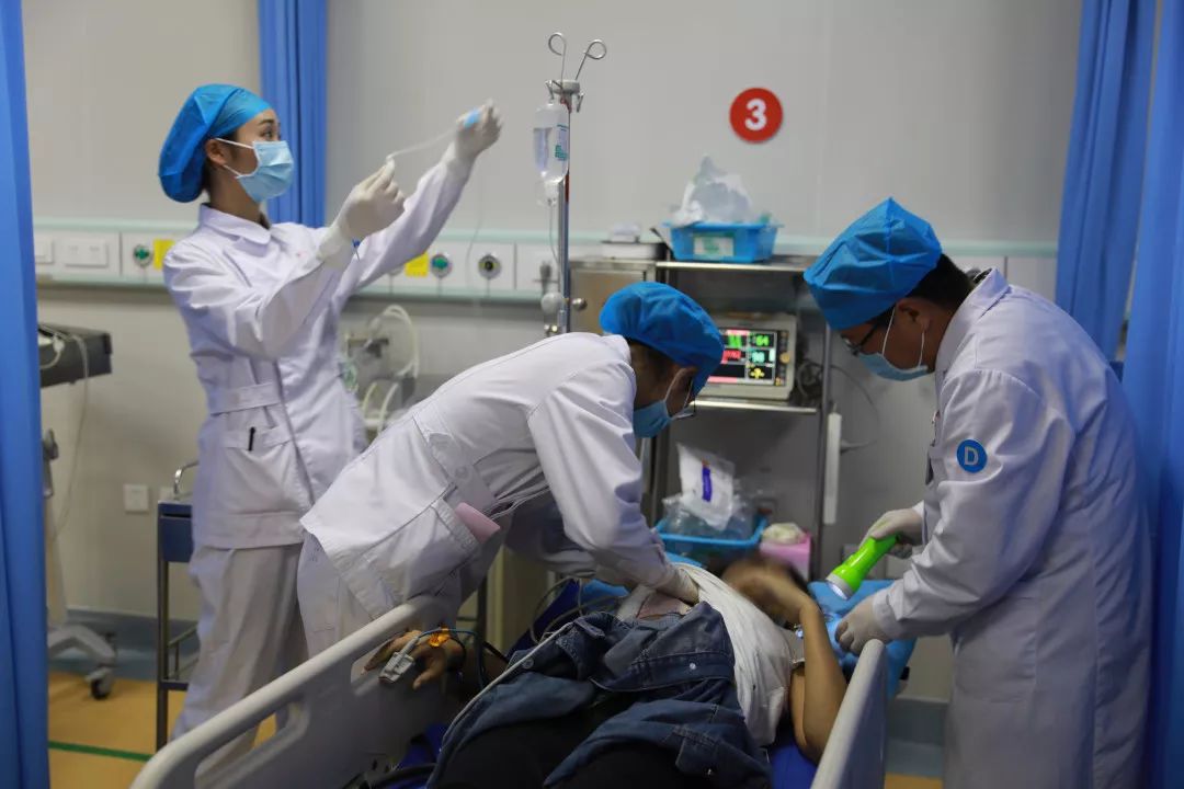 南宁市第八人民医院全力救治车祸受伤群众