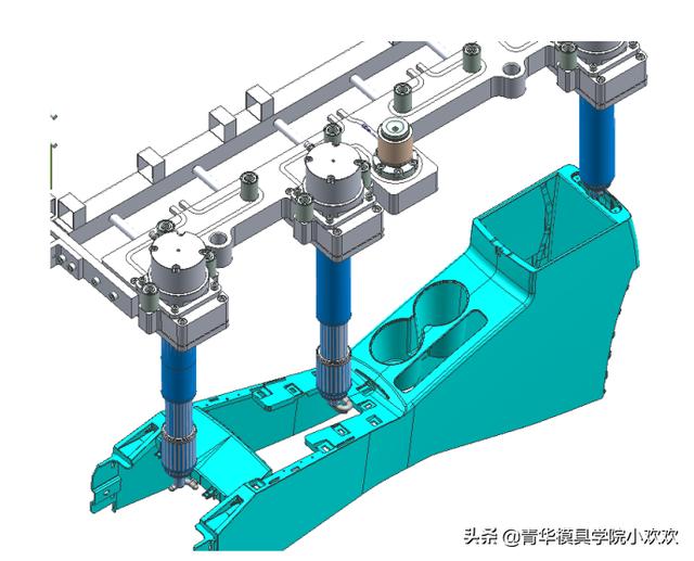 进胶方式:3点针阀式热流道转冷流道