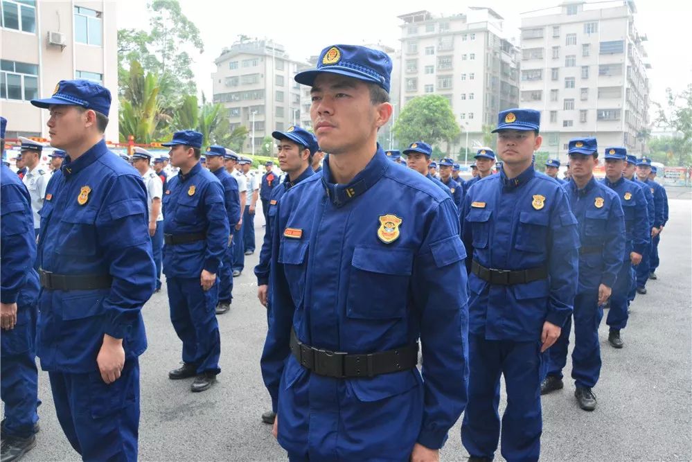 终于成为了蓝朋友百色市首批16名新招录消防员奔赴新征程