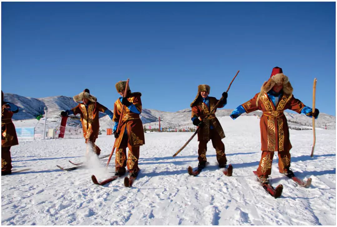 板有一万年的历史这里拥有全世界最顶级的滑雪场去中国"雪都"阿勒泰滑