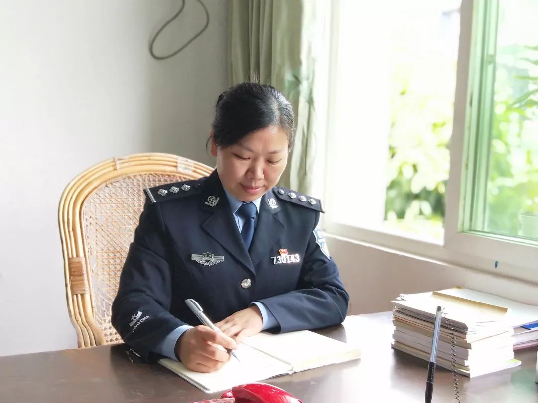 在建瓯公安警营中就绽放着这么一朵"梅花",她叫陈梅,是建瓯市公安局