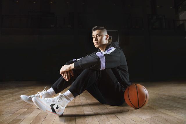 历史不该遗忘！巩晓彬确认自己才是匡威第一位中国篮球代言人