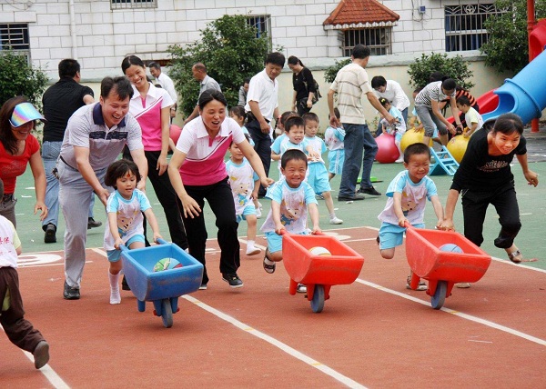 家长该如何与幼儿园老师处好关系？做到这3点就够了，没必要送礼
                
                