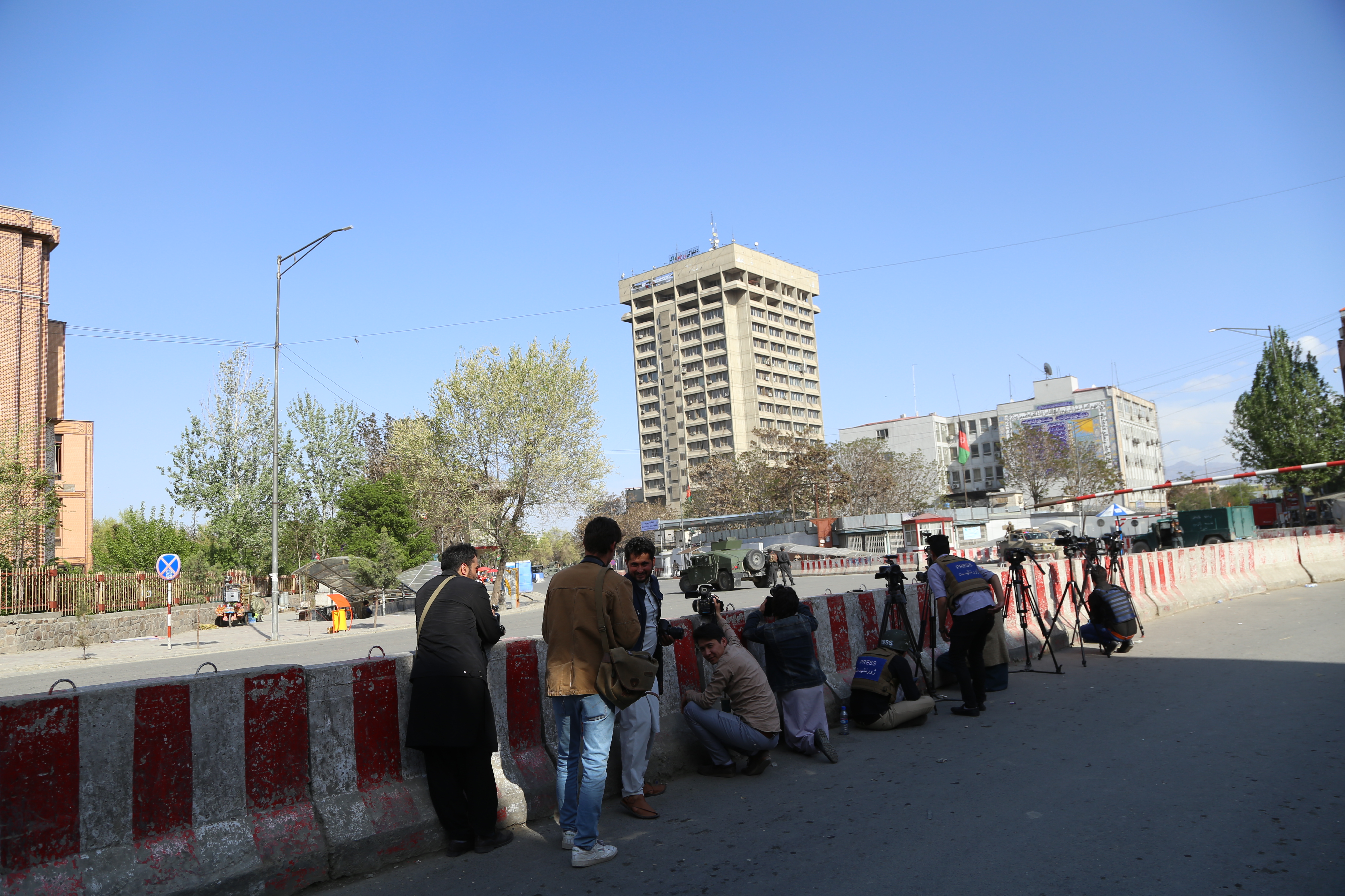 阿富汗首都政府大楼遭袭