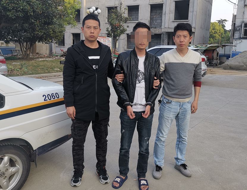 在潜江被抓获的犯罪嫌疑人贺某