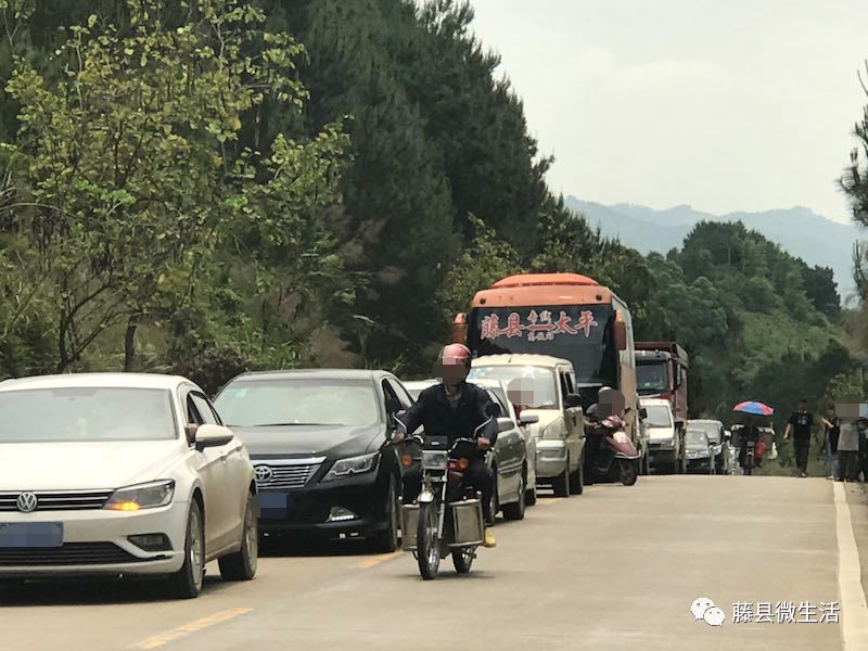 中午时分,藤太公路又是安宁路段发生交通事故