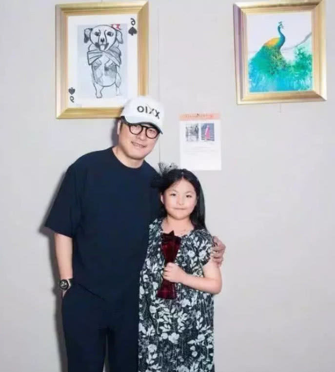 9岁王诗龄办个人画展,一副孔雀图卖出天价,网友:李湘的功劳!