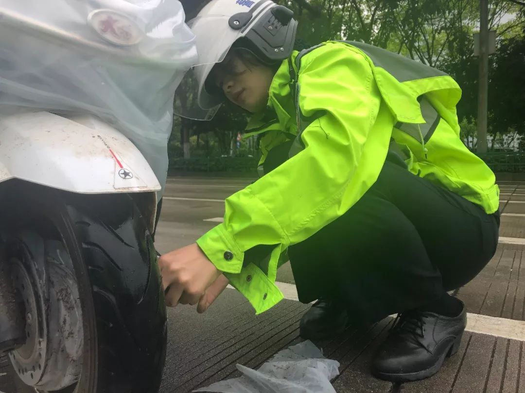 提醒兴国人|警惕"雨衣杀人事件"!不是每个人都像她这么幸运!