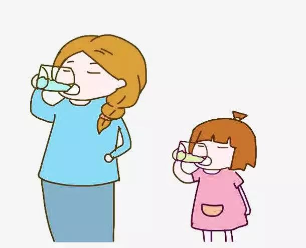 所以宝爸宝妈们 不仅要注意给宝宝喝水 日常也要给自己计划喝水日程哦