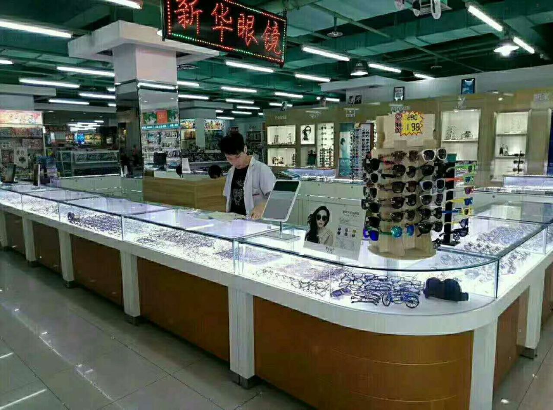 新华眼镜 每周新品镜框特价128元,配镜更优惠,文未有福利.