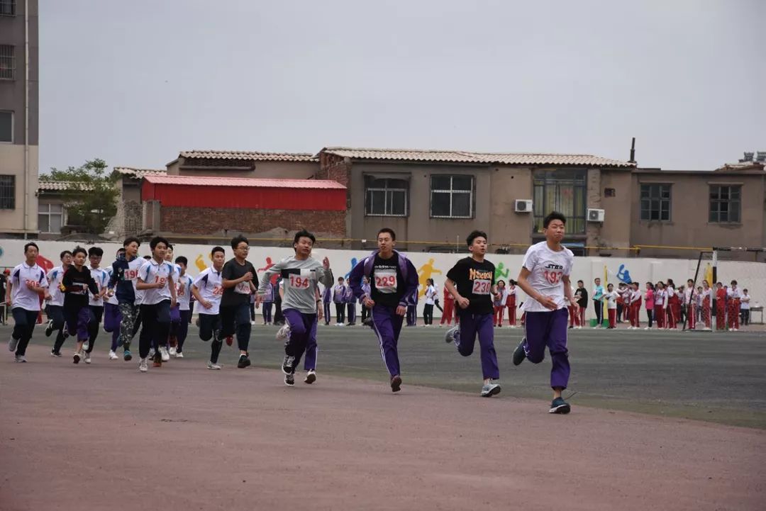 沙河市第二中学成功举办初中部春季田径运动会