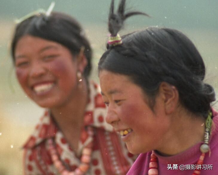 美丽高原红太阳被涂抹在藏族姑娘的脸蛋上高原红也是一种病