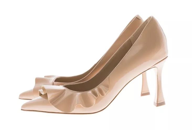 穿高跟鞋上台阶跟卡到台阶下 4e747815e237429da6fd920b23130790.jpeg