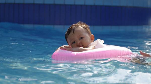                     原创            尴尬了，经常带宝宝游泳的家长却不知道这些问题