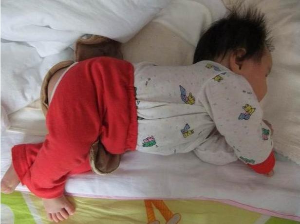                     孩子睡觉时，如果出现这3个明显特征，说明脾虚了！得抓紧调理
