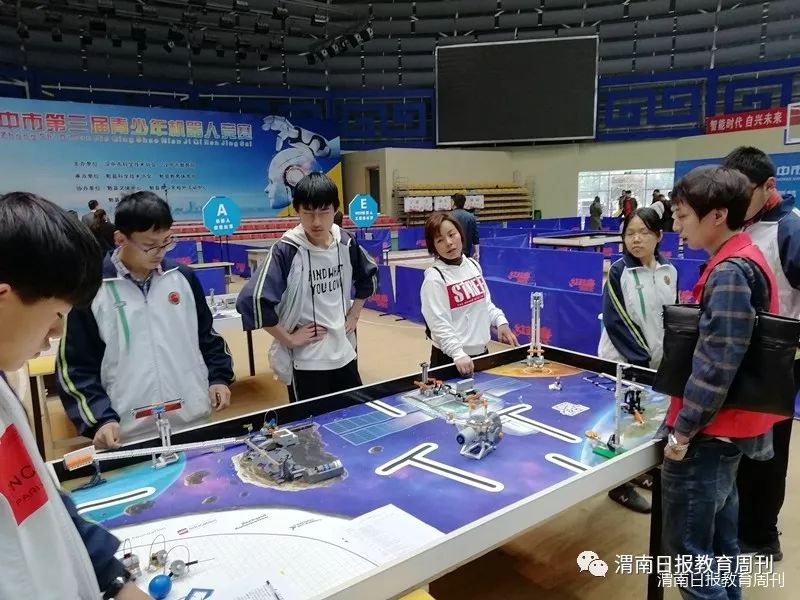 建设了机器人教室,3d打印教室等,每年参加陕西省青少年科技创新大赛