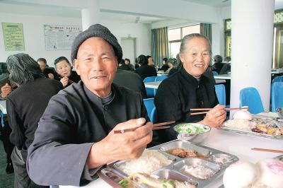 易县人口变化_易县太行水镇图片(2)