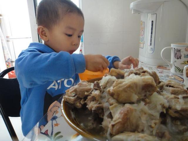                     孩子天天吃这些，严重积食不长个！劝告：很多宝妈还在犯这个错！