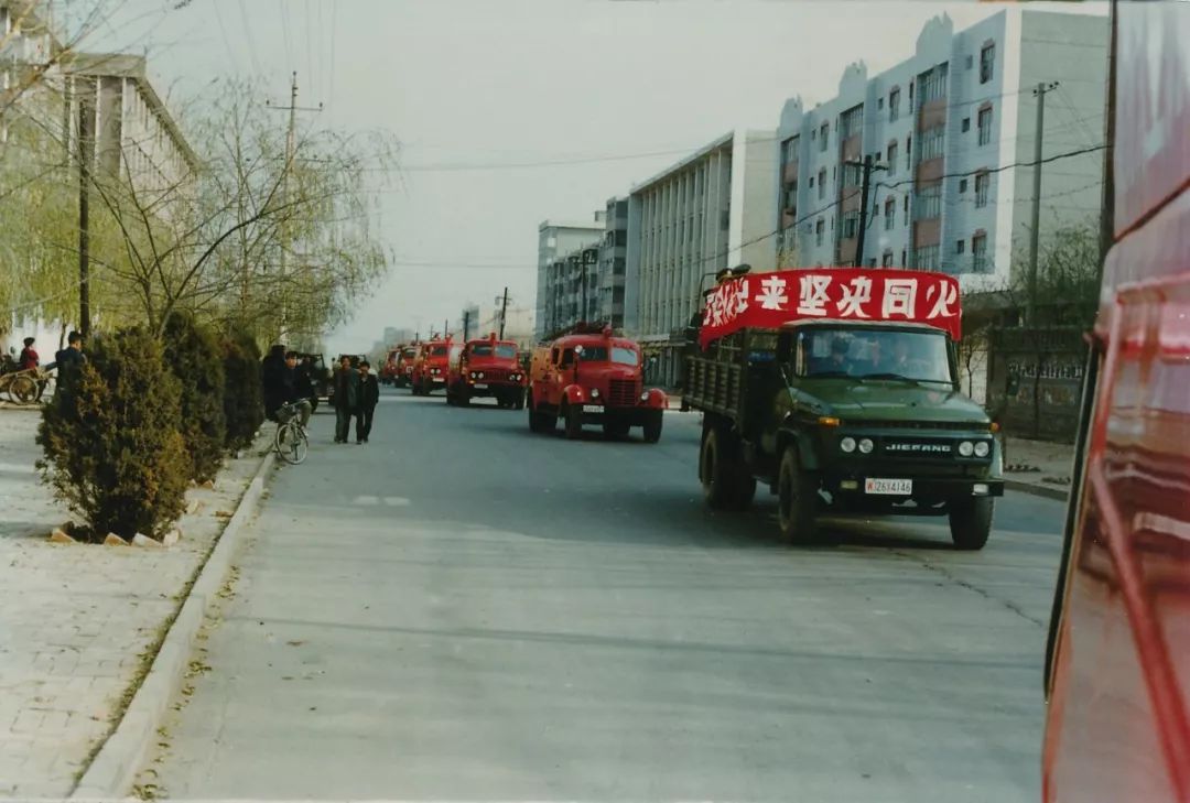 见证| 跟随这些老照片看消防70年巨变