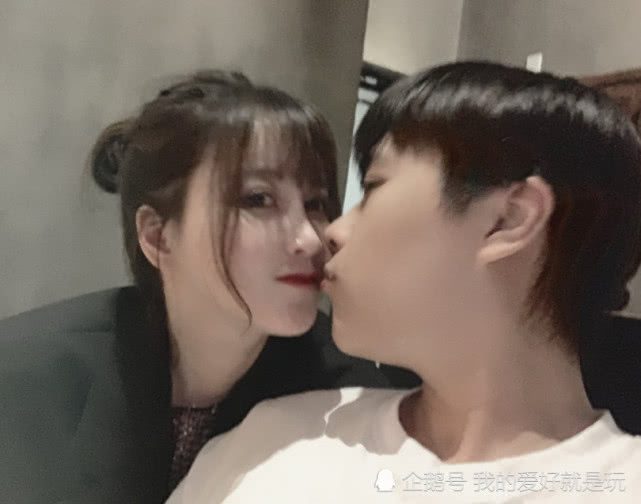 叫老婆已经过时了看看卢本伟认错时对uu的称呼粉丝太甜了