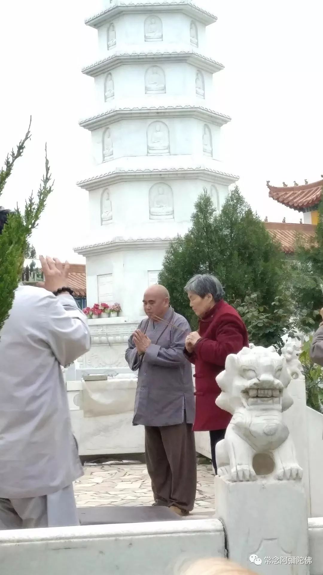 2019年4月21日,河南南阳来佛寺上海下贤老和尚法体开缸圆满完成,留下