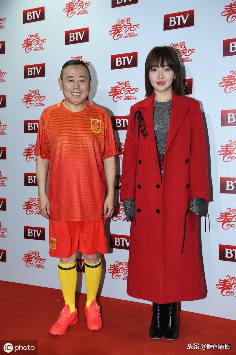 潘长江潘阳父女合影 女儿颜值抢镜 从容淡定