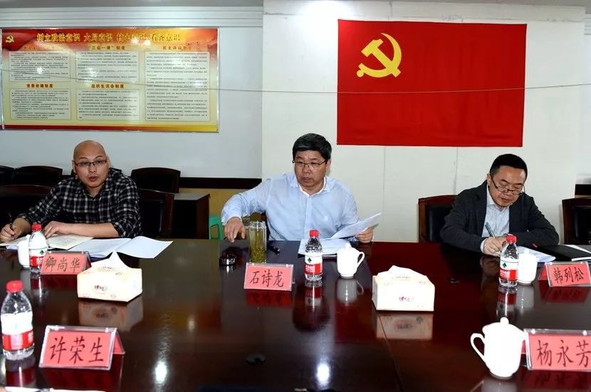 石诗龙陪同相关市级部门到珞璜镇调研 助推"两禁"区域生态综合整治