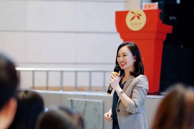 黄洁莉:为师者,传道授业解惑2期待她的答题表现唐小咪敢于冒险挑战