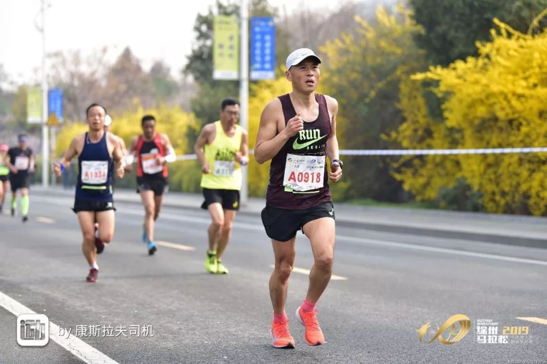 辉哥是在2018年大连马拉松实现bq,然后成功报名2019年波马.