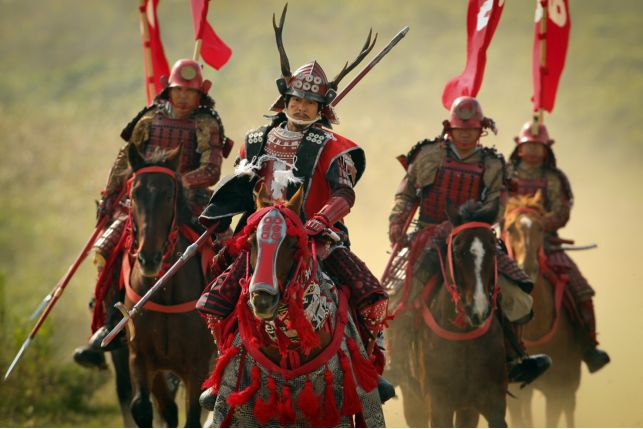 其次,历史上流传过"真田十勇士"的传奇,说真田幸村身边有十名各怀