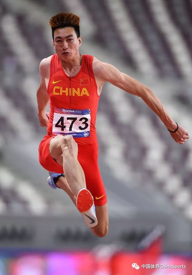 男子铅球决赛中,中国选手吴佳祥以20.03米的成绩获得亚军.
