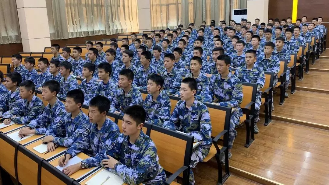 四川首个海军青少年航空学校落户双流献礼人民海军70周年