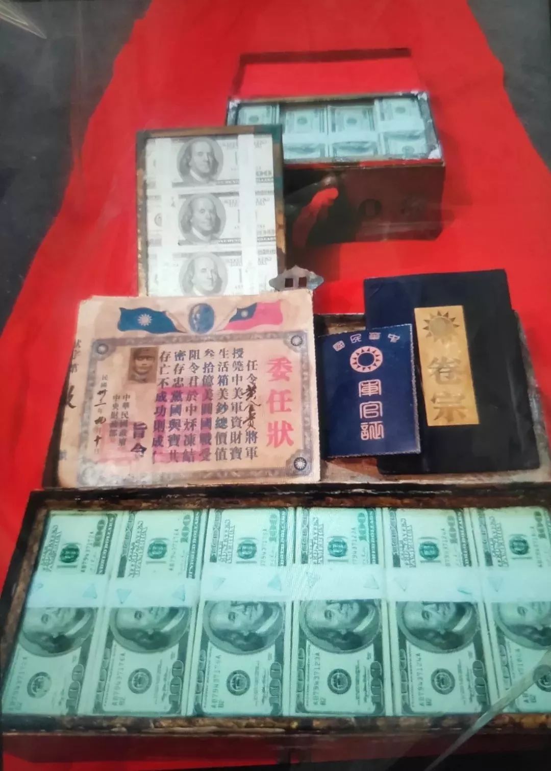 南宁警方打掉一个以“低汇率兑换美钞”方式实施抢劫的犯罪团伙