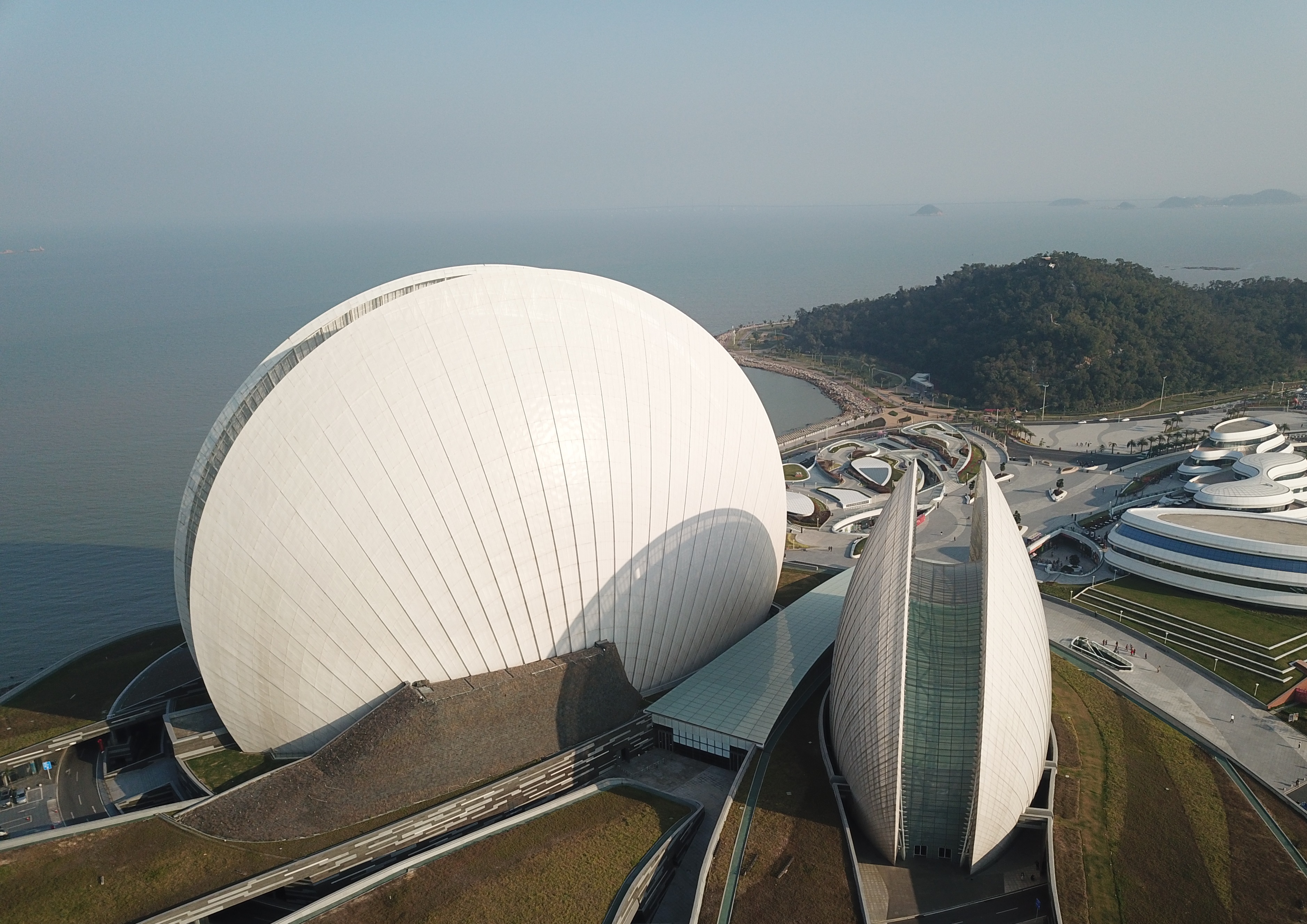 中国唯一建设在海岛上的歌剧院-珠海大剧院