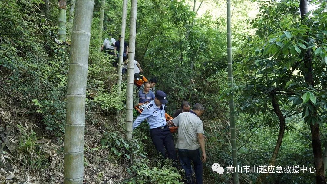 屯溪一男子在榆村深山挖笋时被卡石缝两天后才被发现