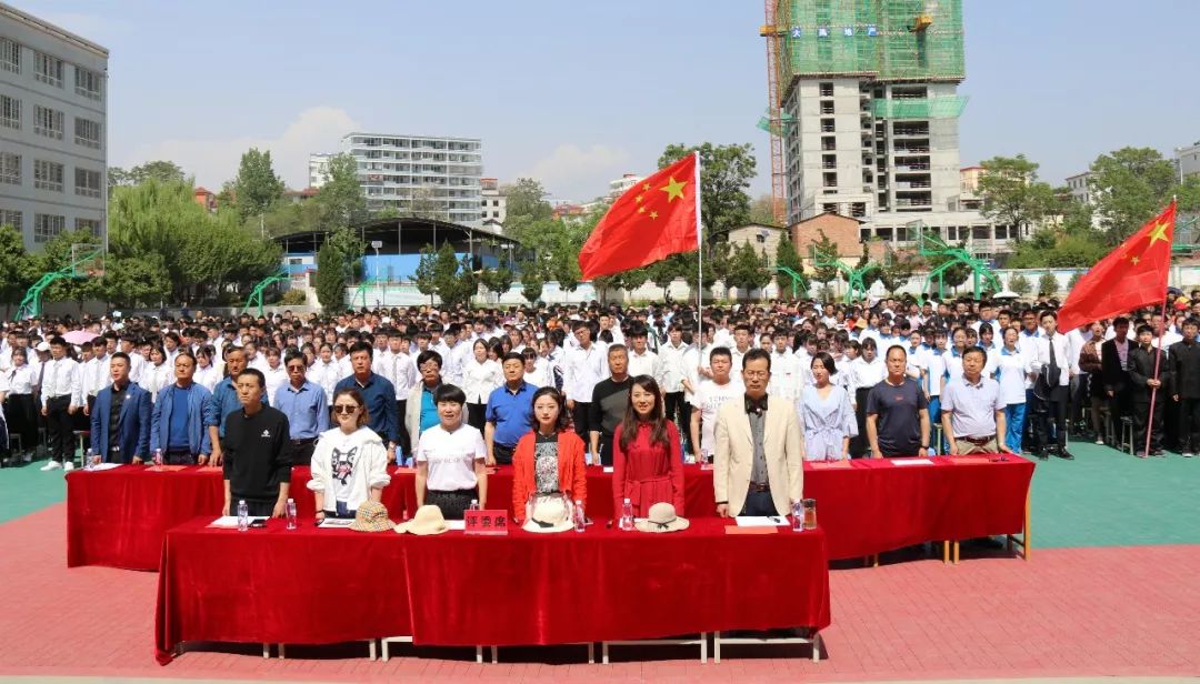 徽县一中举办青春心向党建功新时代纪念五四运动100周年歌咏比赛