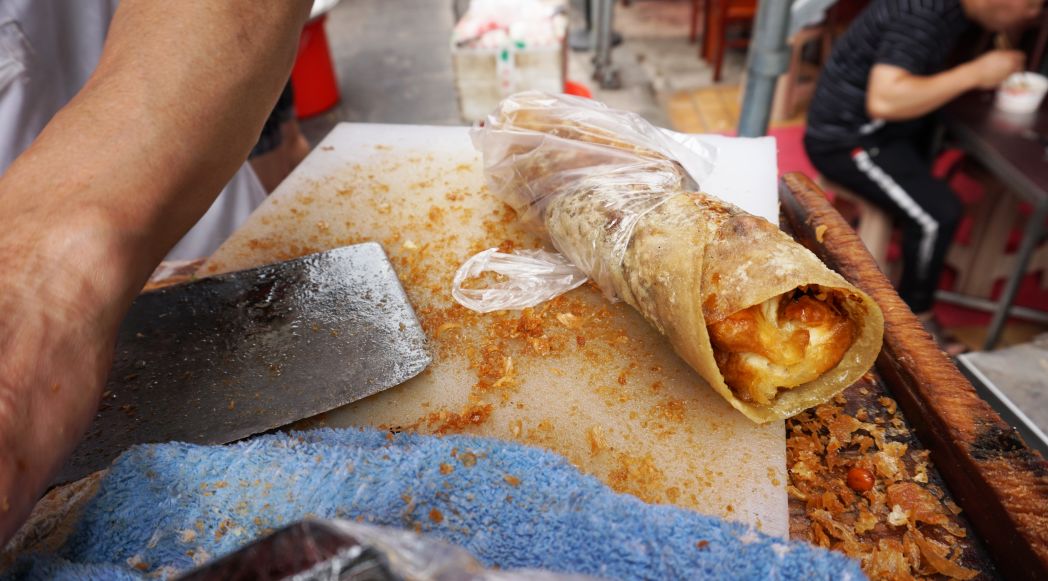 在贵阳每一个仍坚持卖包饼油条的小摊都值得尊敬