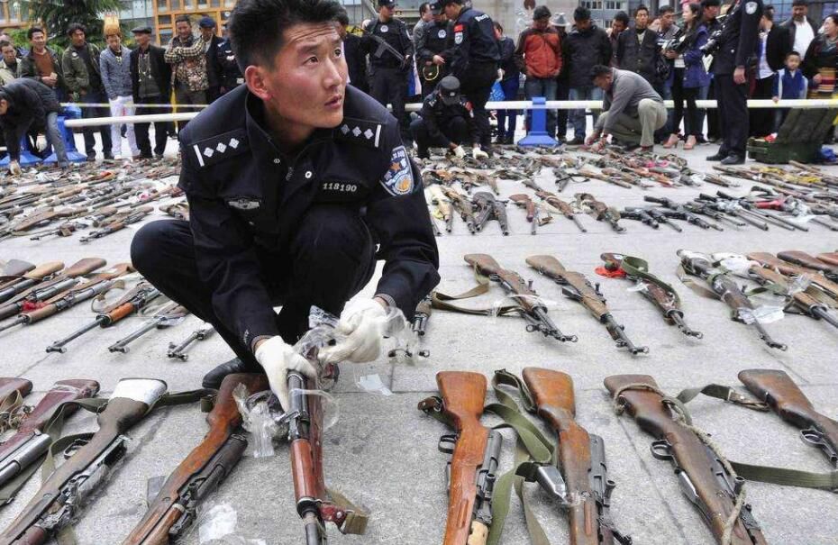 中国的警察队伍,1996年,如何推行农村猎枪的收缴问题?