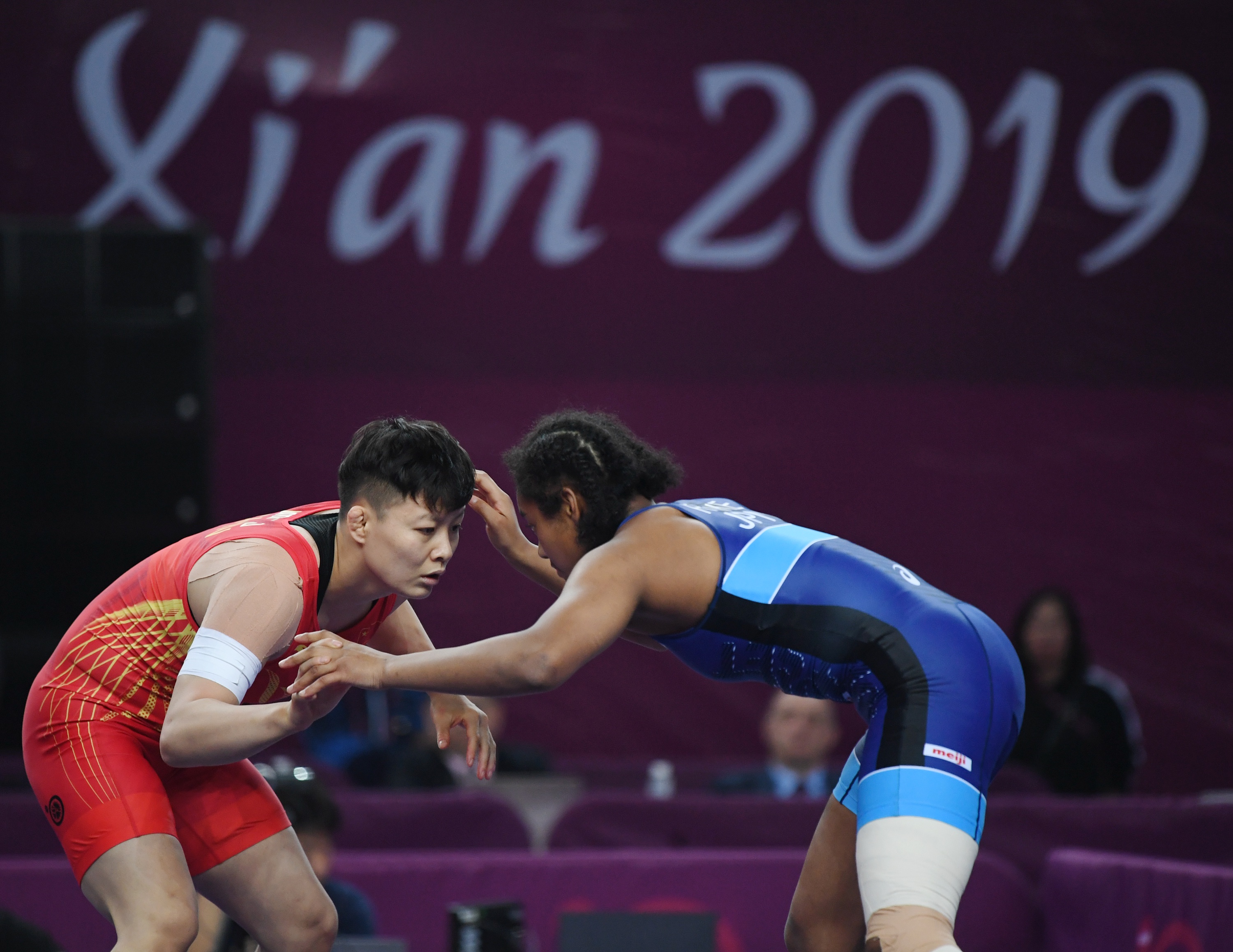 摔跤——亚锦赛:罗晓娟获女子自由式65公斤级冠军_中国