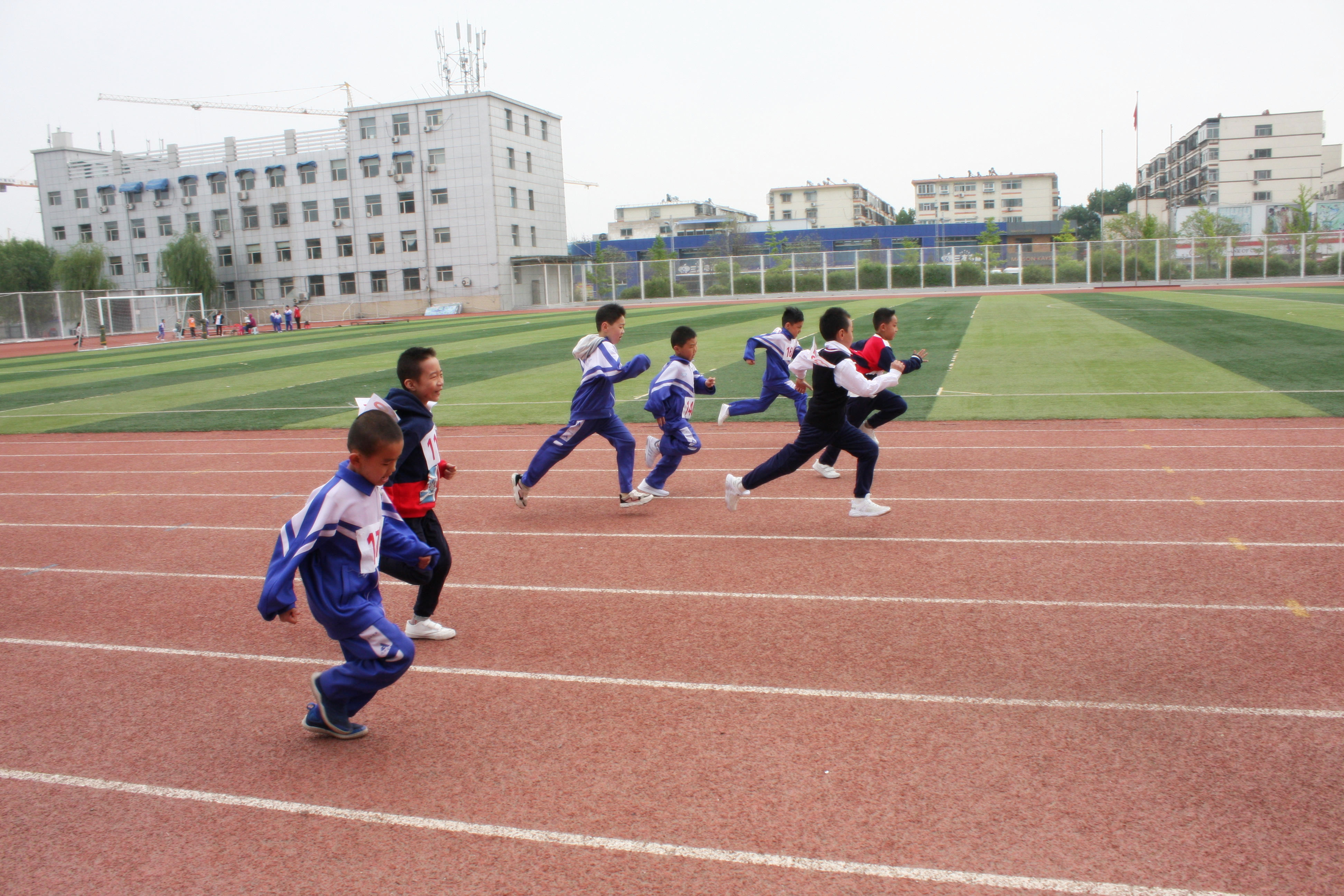 燃烧我们的卡路里——走近万柏林区公园路小学第五十届校运会