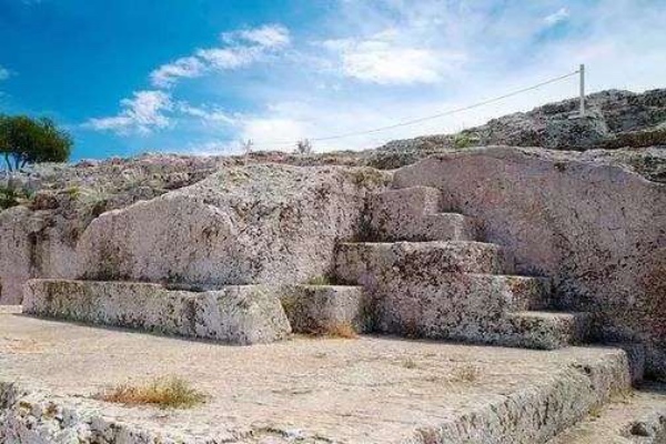 在雅典，寻找苏格拉底