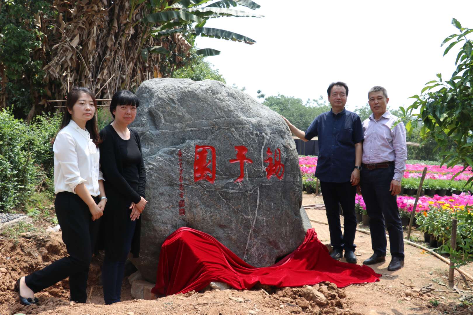 汤用彤铜像碑捐赠及揭幕仪式圆满结束