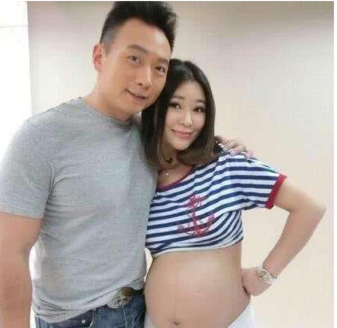 央视主持人王小骞晒4岁女儿近照,41岁当妈全因一个意外_谭江海