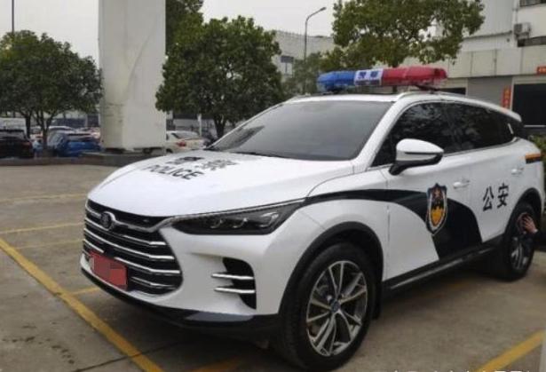 中国警车“大换血”，清一色国产车，简直不要太霸气！