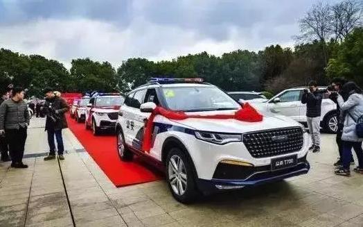 中国警车“大换血”，清一色国产车，简直不要太霸气！